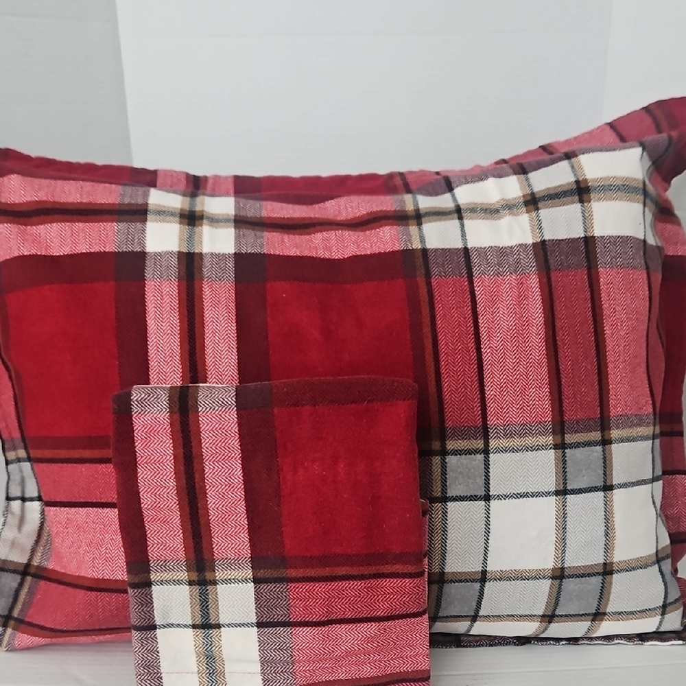 Martha Stewart Red Cream Gray Plaid Flannel Cotton Standard Pillow Shams